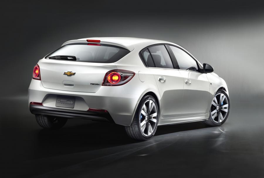  Chevrolet Cruze Hatchback Concept 2010 года  (фото 12 из 18)